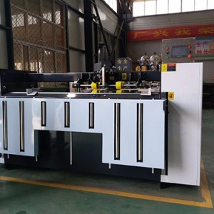 萍鄉(xiang)BDJ-2000B型(雙伺(si)服驅動(dong))半自動(dong)釘箱機(ji)