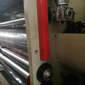 萍鄉KC-H1425高(gao)速四色(se)水墨印(yin)刷開槽(cao)機